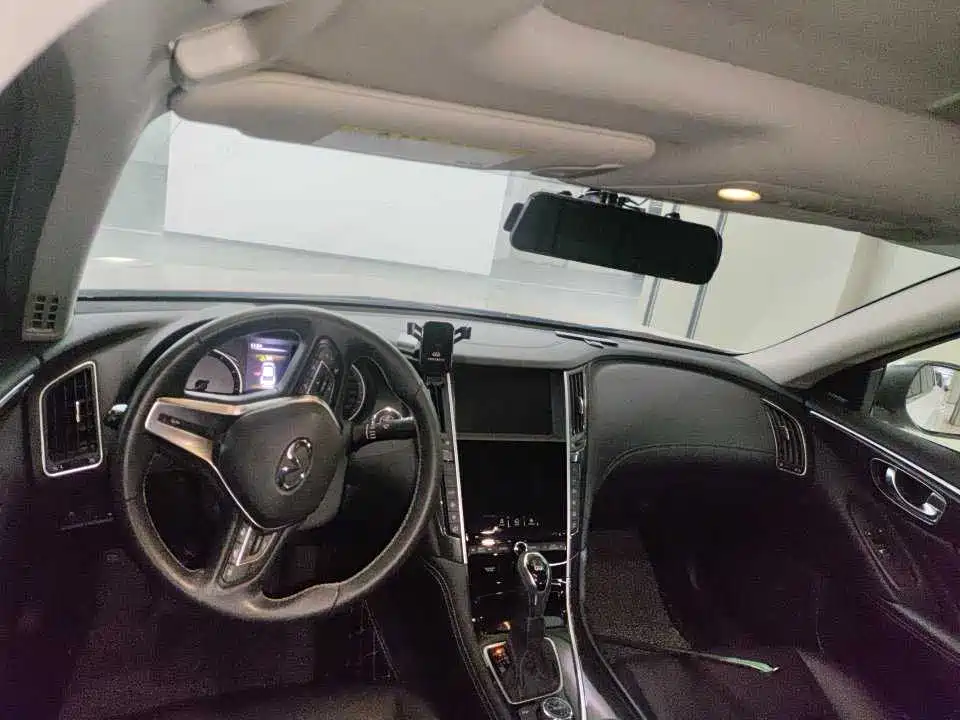 Infiniti Q50 L 2.0 T Comfort Enjoyment CN-VI