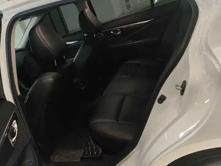 Infiniti Q50 L 2.0 T Comfort Enjoyment CN-VI