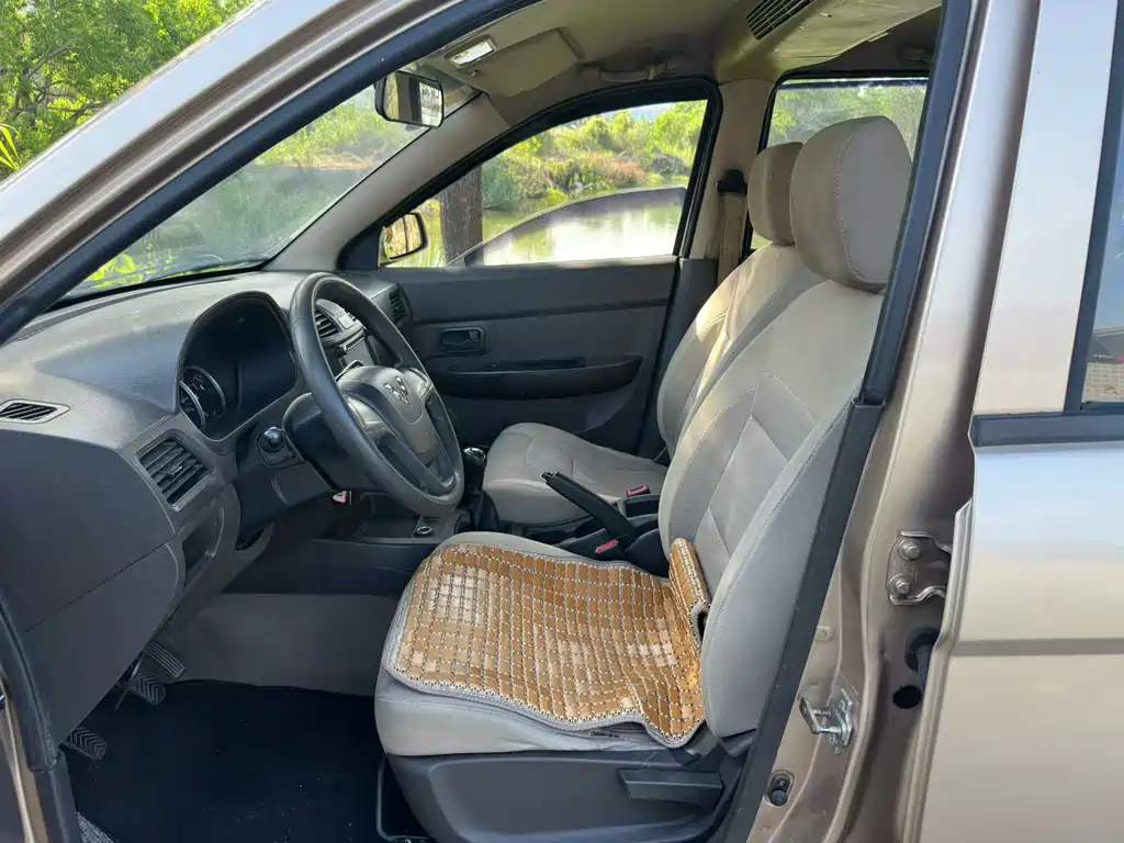 Wuling Hongguang 1.2 L Standard CN-IV