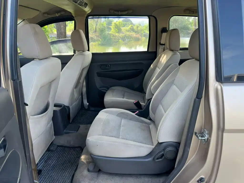 Wuling Hongguang 1.2 L Standard CN-IV