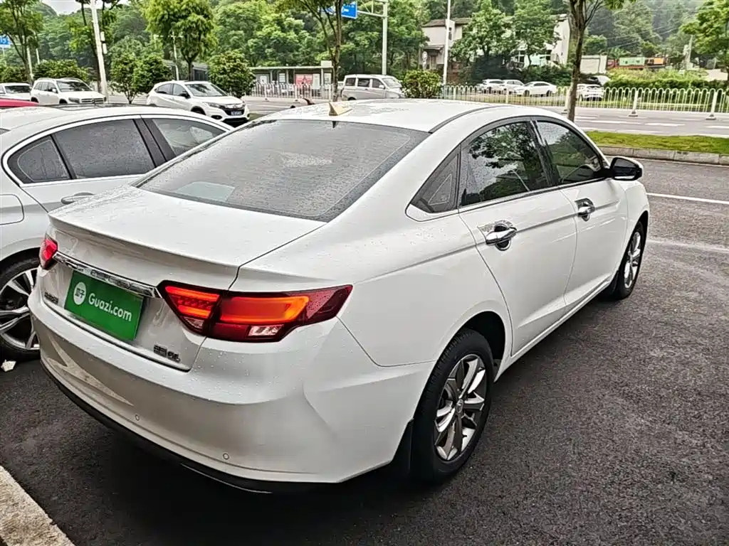 Emgrand GL UP 1.4 T CVT Leading Style