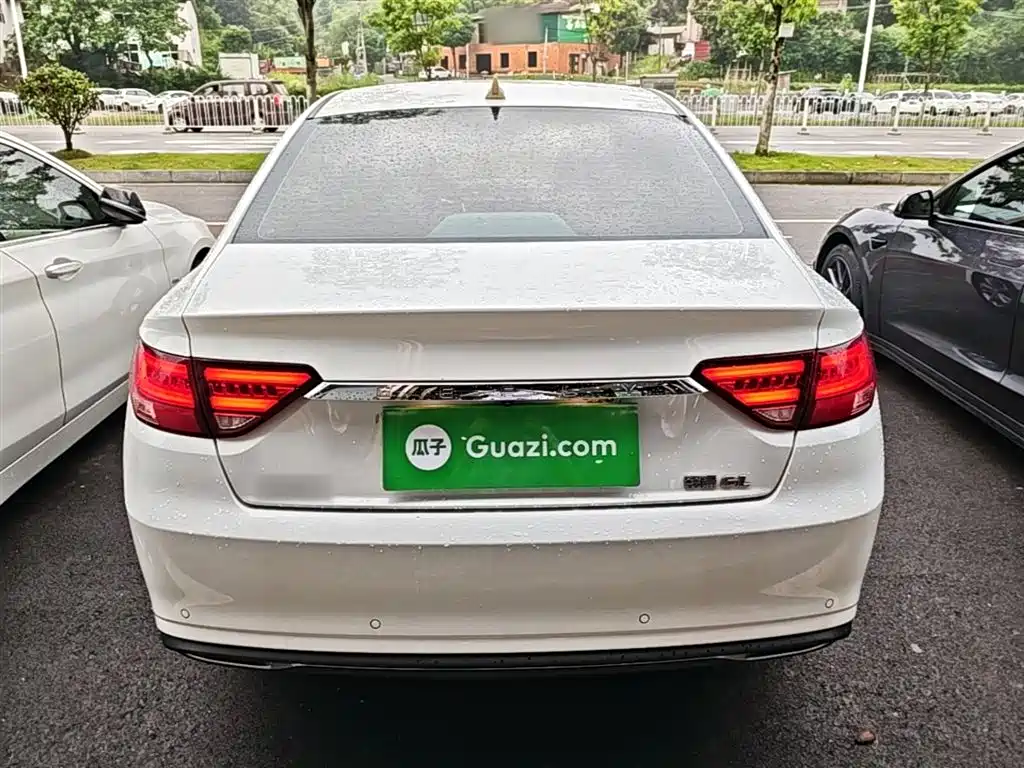 Emgrand GL UP 1.4 T CVT Leading Style