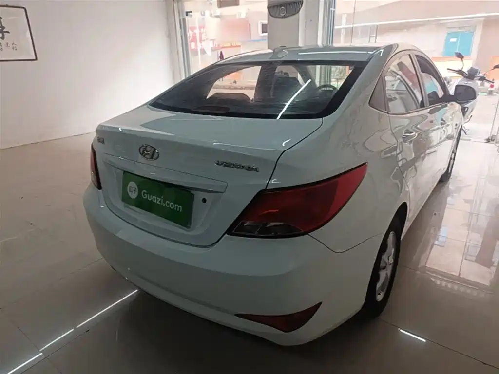 Accent 1.4 L Auto Intelligent GLS