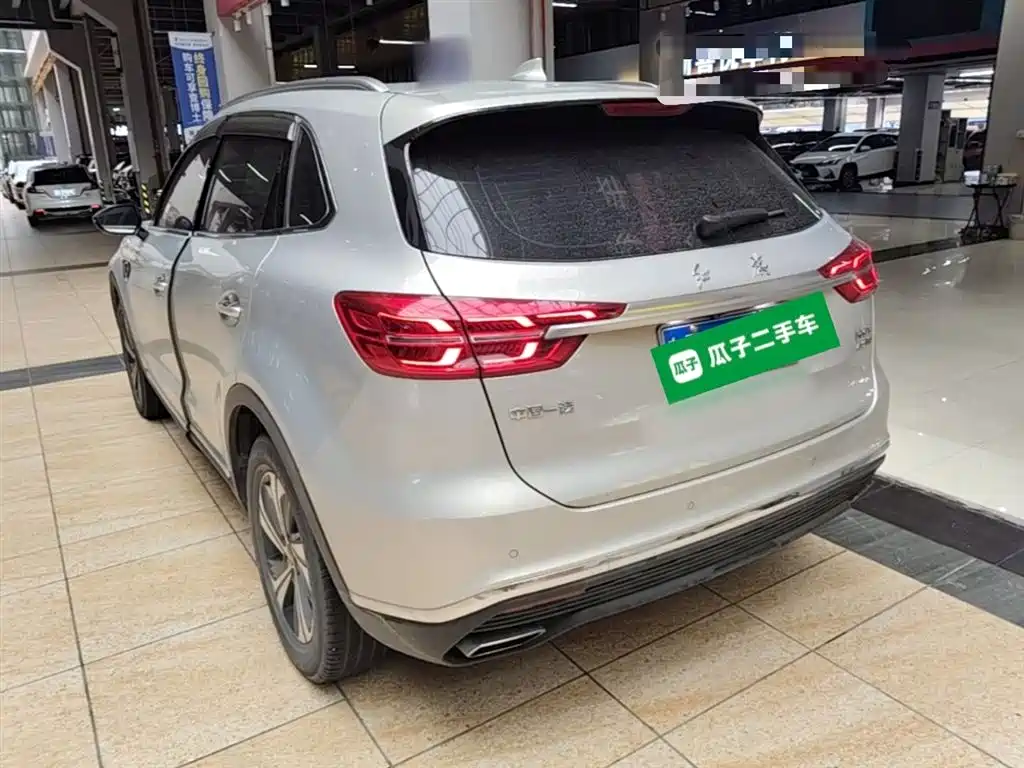 Hongqi HS5 2.0 T Connected Flagship Enjoyment