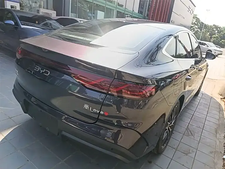 BYD Qin L DM-i 120 KM Outstanding