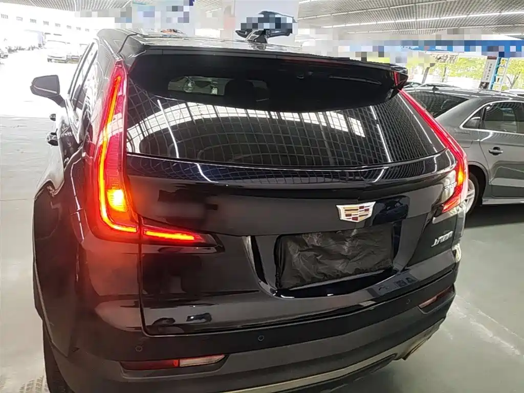 Cadillac XT4 Facelift 28 T 2 WD Leading
