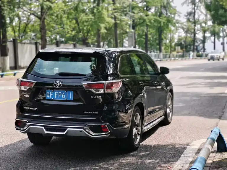 Toyota Highlander 2.0 T 4 WD Luxury 7-seat