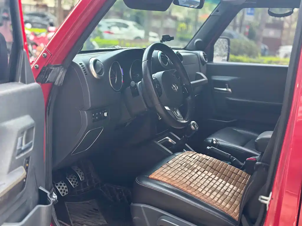 BAIC BJ40 40 L 2.0 T Manual 4 WD Distinguished