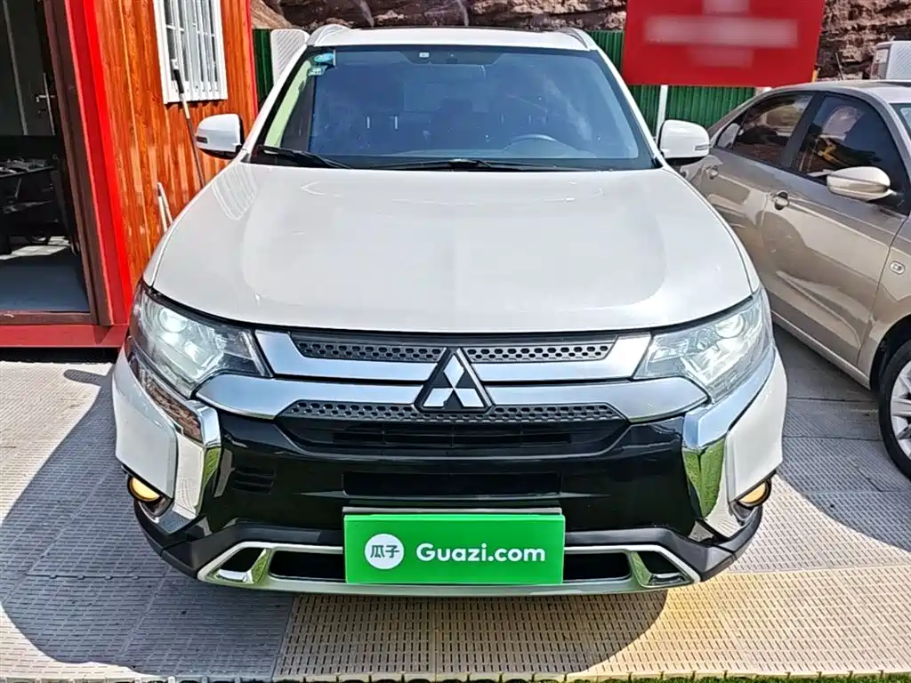 Outlander 2.0 L 2 WD Smooth Enjoyment 5-seat CN-V