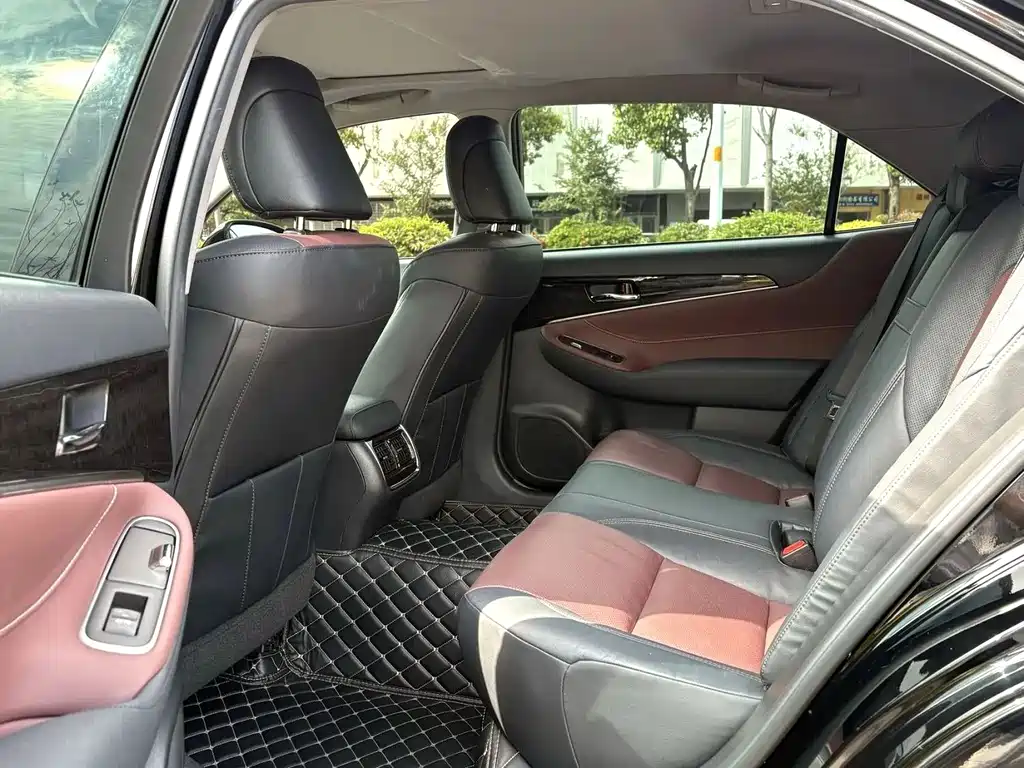 Crown 2.0 T Sport