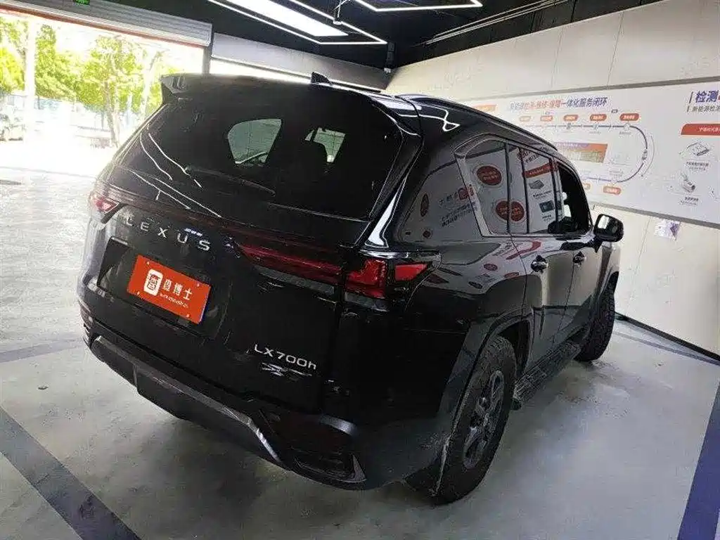 Lexus LX 700 h OVERTRAIL