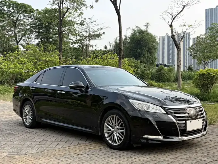 Toyota Crown 2.0 T Fashion