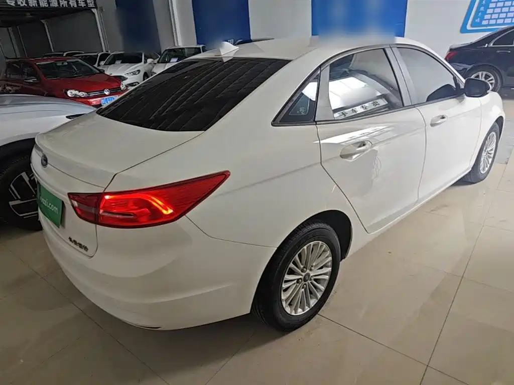 Escort Facelift 1.5 L Manual Comfort