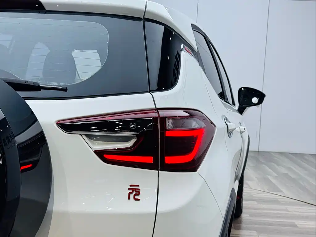 Yuan 1.5 L Auto Cool Dazzle Connected