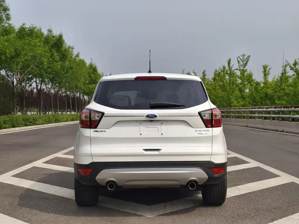 Kuga EcoBoost 180 2 WD Grand Wing