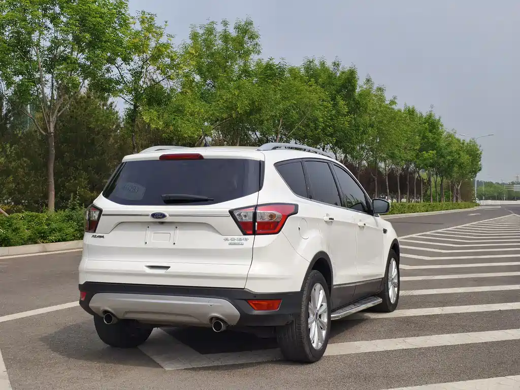 Kuga EcoBoost 180 2 WD Grand Wing