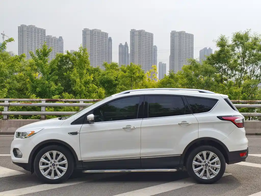 Kuga EcoBoost 180 2 WD Grand Wing