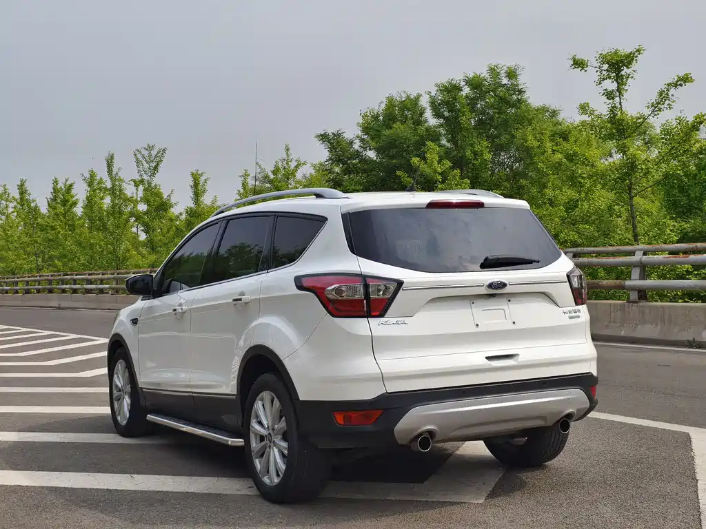 Kuga EcoBoost 180 2 WD Grand Wing