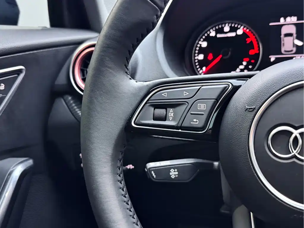 Audi Q2 L 35 TFSI Launch Exclusive CN-VI