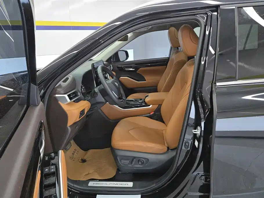 Highlander 380 T 4 WD Distinguished 7-seat