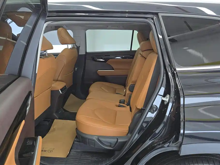 Highlander 380 T 4 WD Distinguished 7-seat