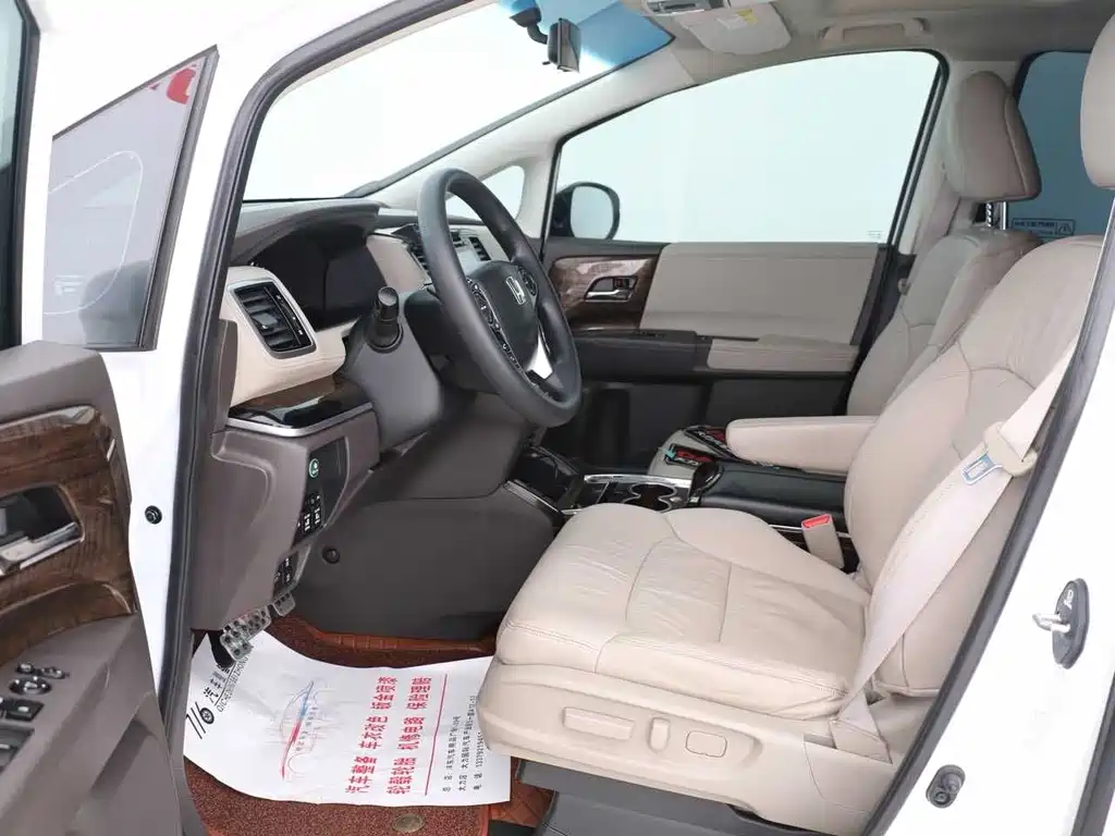 Odyssey 2.4 L Luxury