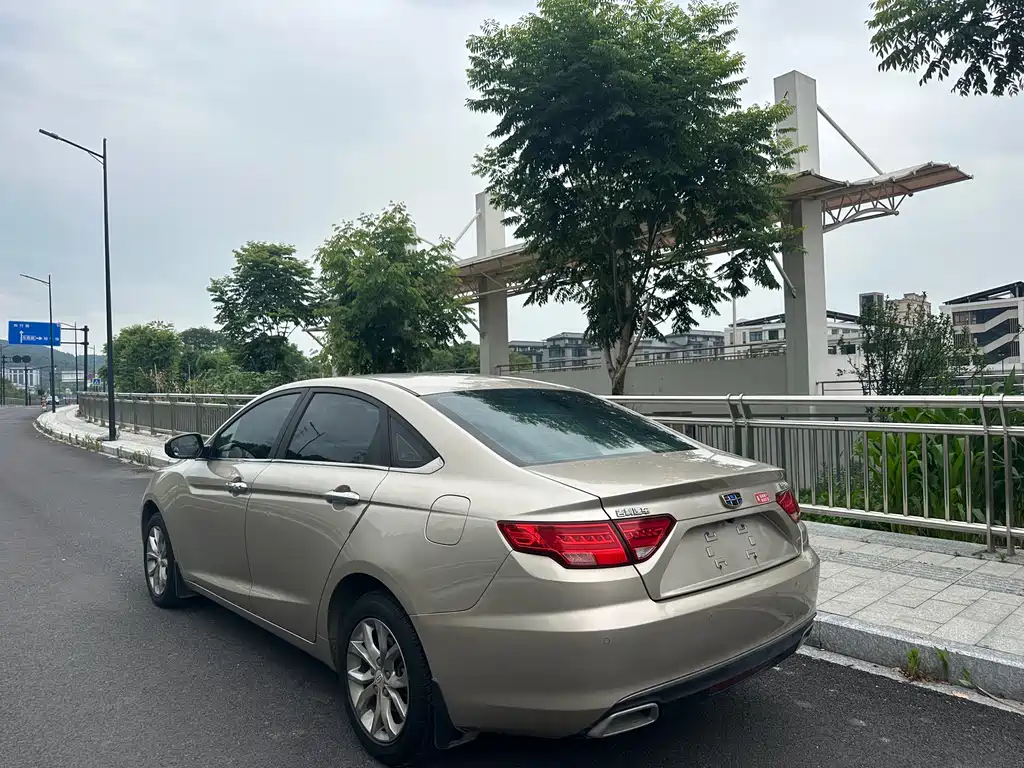 Emgrand GL 1.8 L DCT Elite