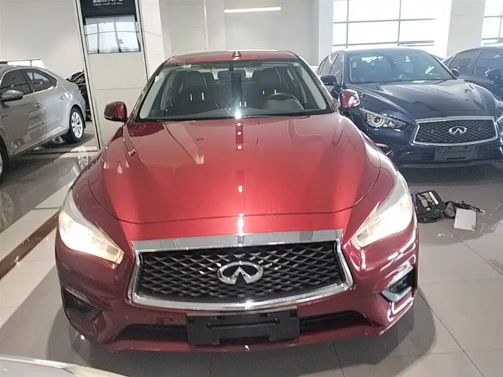 Infiniti Q50 L 2.0 T Comfort CN-V