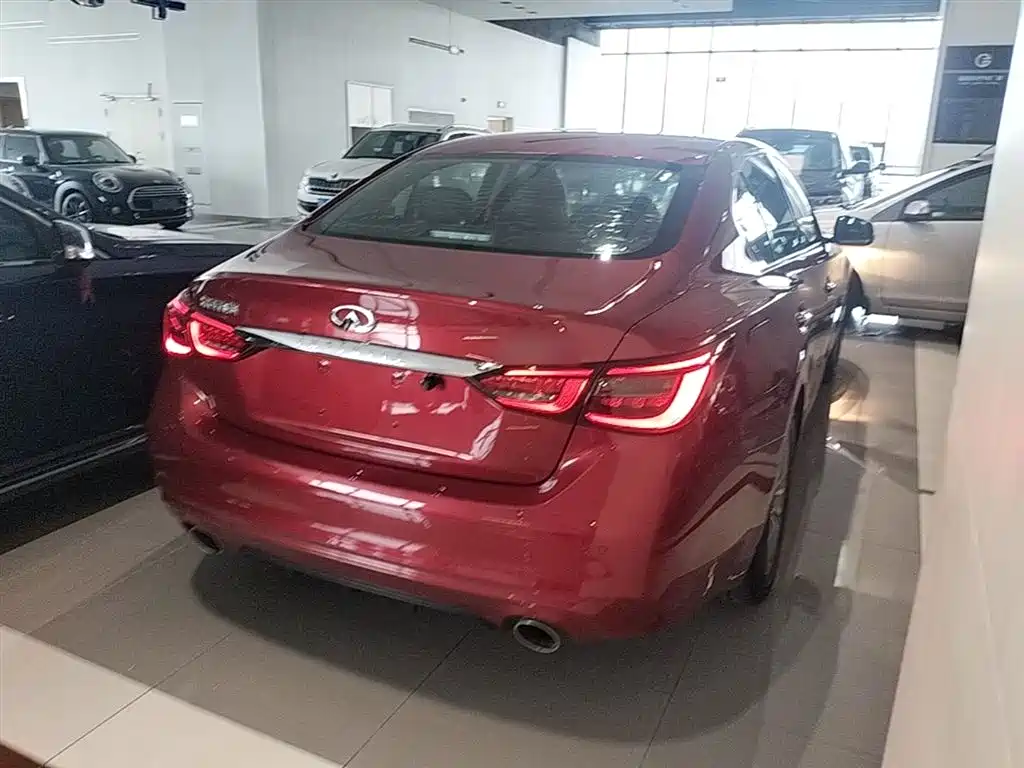 Infiniti Q50 L 2.0 T Comfort CN-V