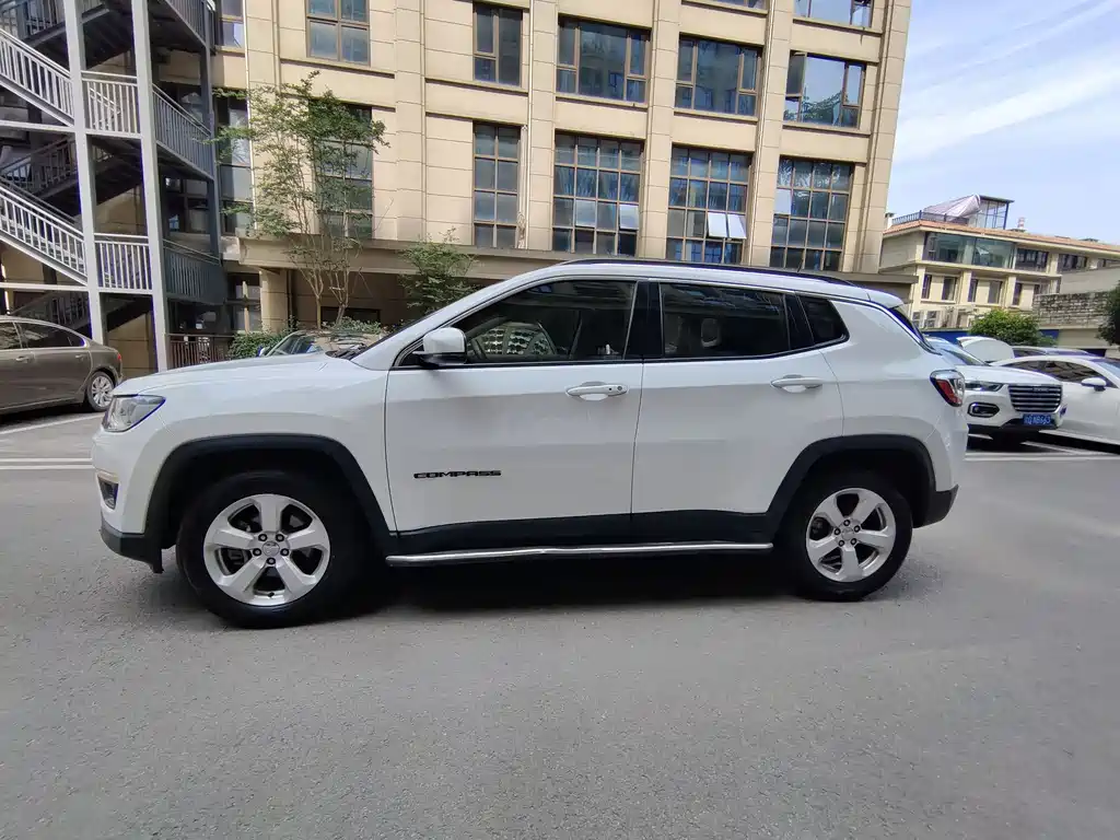 Compass 200 T Auto Home Enjoyment