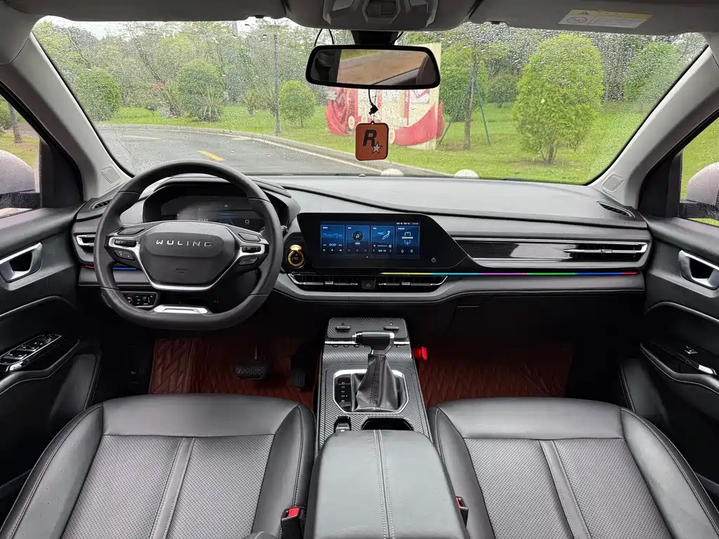 Wuling Victory 1.5 T CVT Distinguished