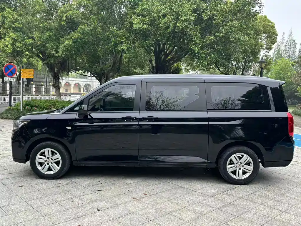 Wuling Journey 1.5 T Manual Luxury