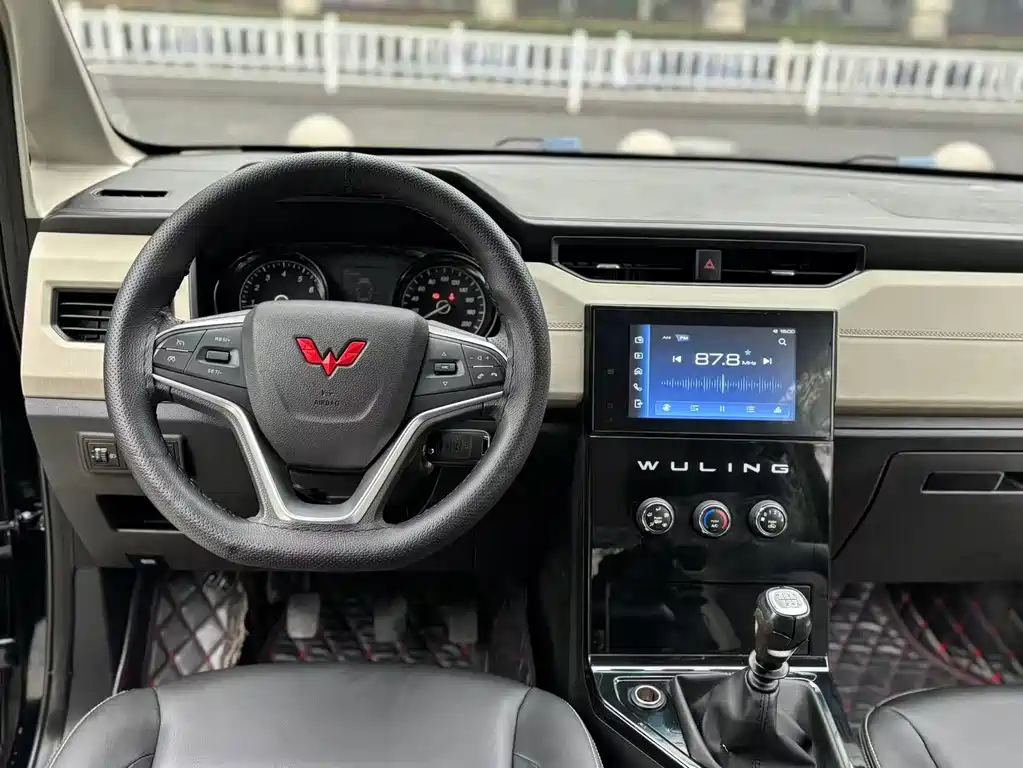 Wuling Journey 1.5 T Manual Luxury