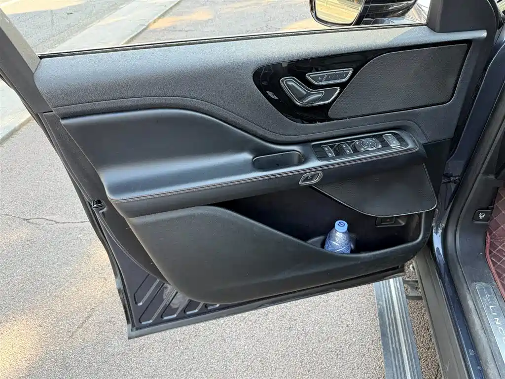 Aviator 3.0 T V6 4 WD Premium