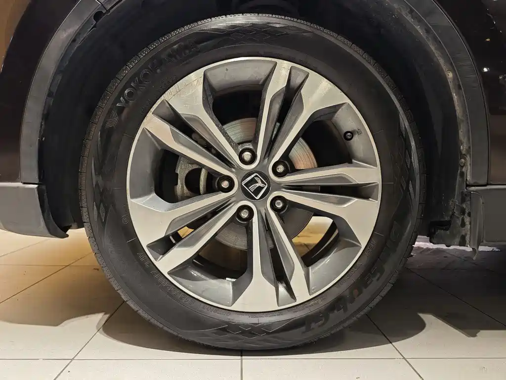 URX 6 SUV 1.8 T Smart Supreme
