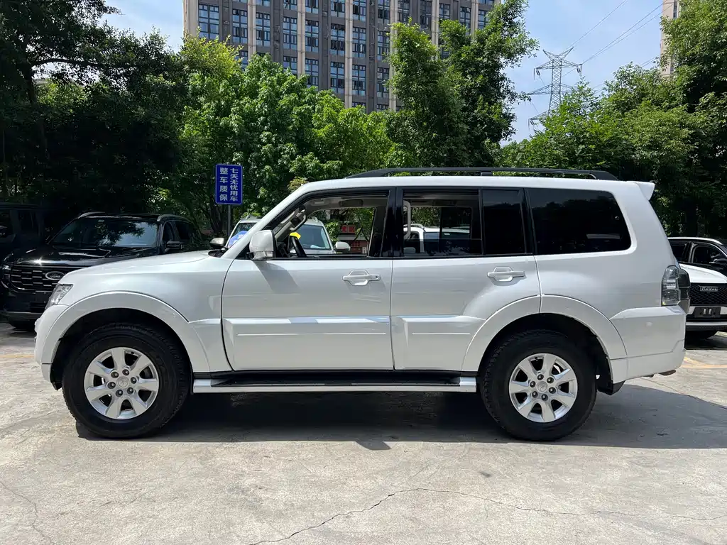 Pajero (Import) 3.0 L Auto Standard