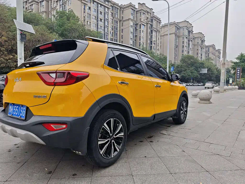 Stonic 1.4 L CVT Fun Enjoyment Sunroof