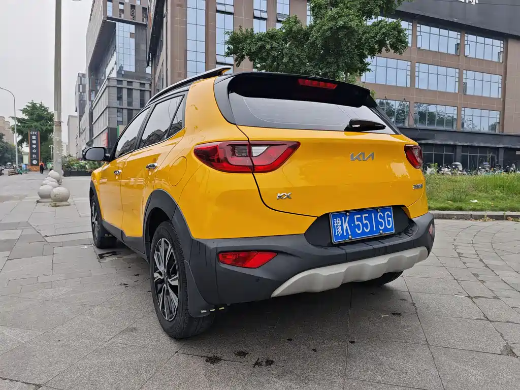 Stonic 1.4 L CVT Fun Enjoyment Sunroof
