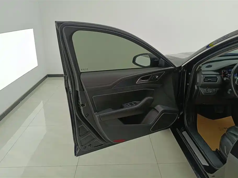 Hongqi H5 1.8 T Auto Connected Flagship Charm