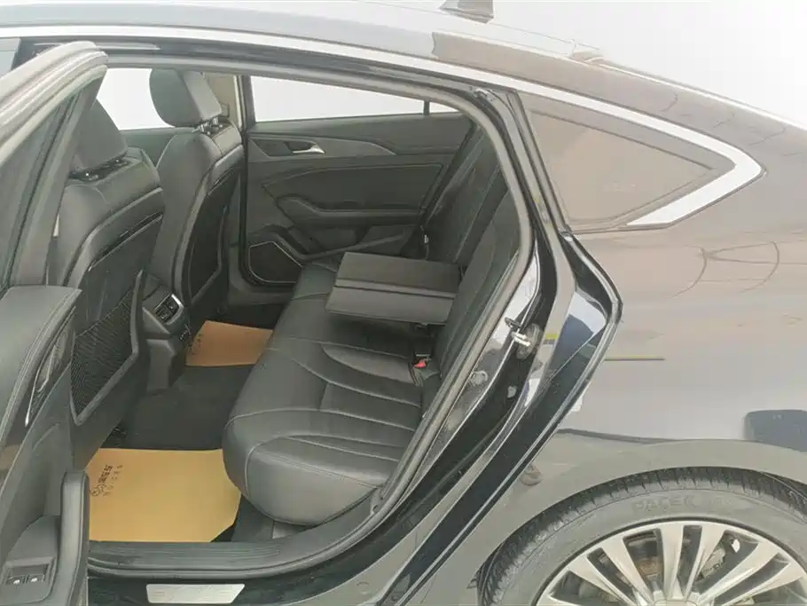 Hongqi H5 1.8 T Auto Connected Flagship Charm