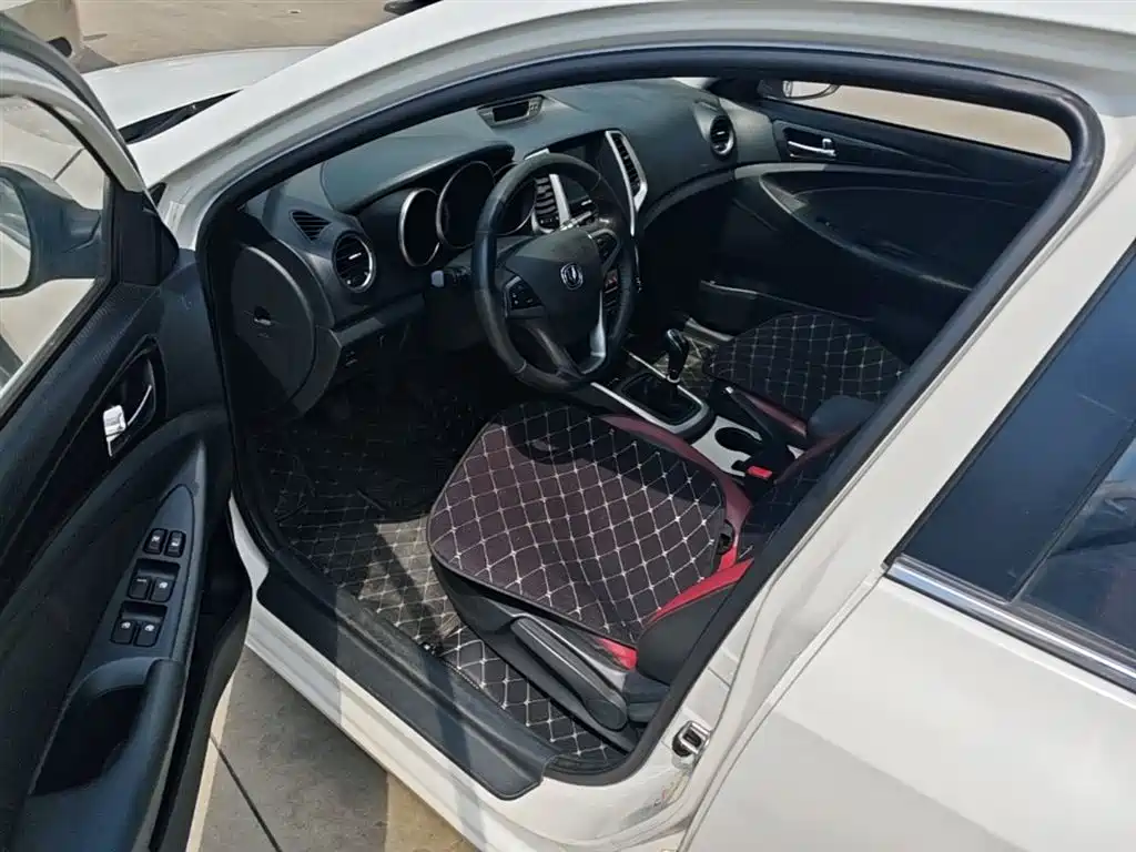 Eado XT 1.6 L Manual Handsome Cool CN-IV
