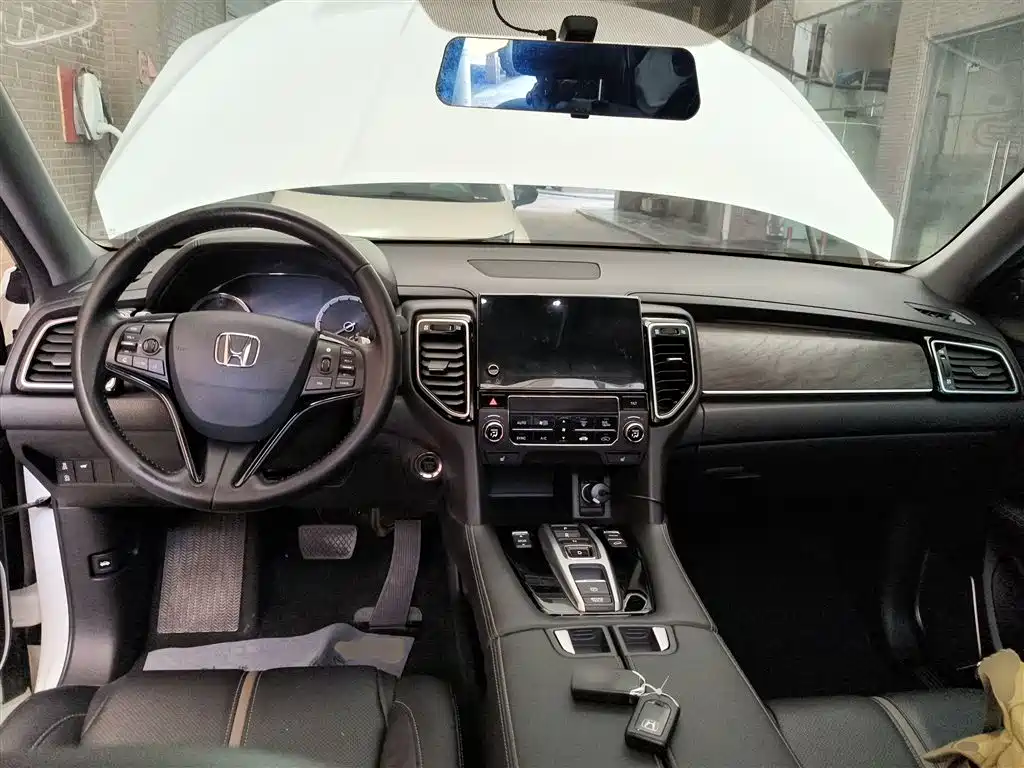 Honda UR-V 370 TURBO 2 WD Graceful