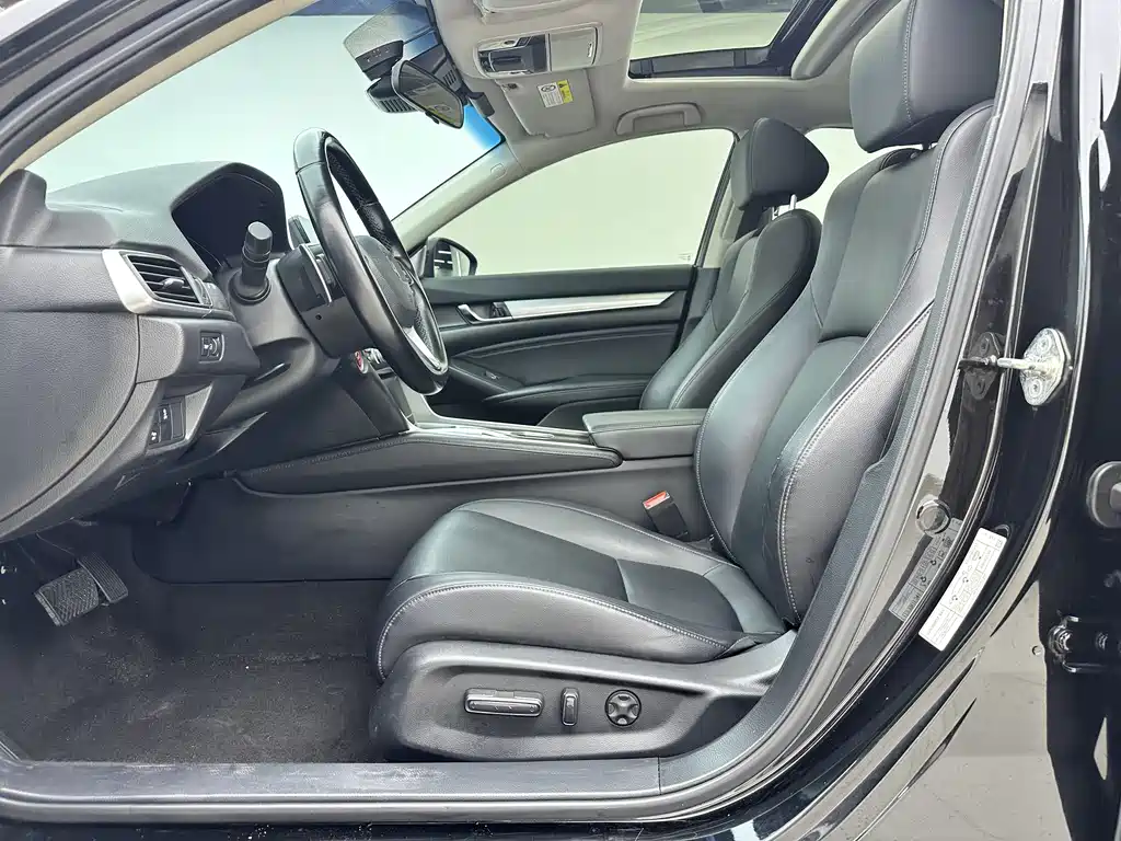 Accord Sharp· Hybrid 2.0 L Sharp Leading