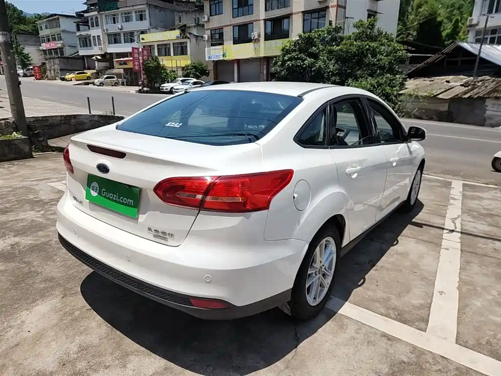 Focus Sedan EcoBoost 125 Manual Super Style