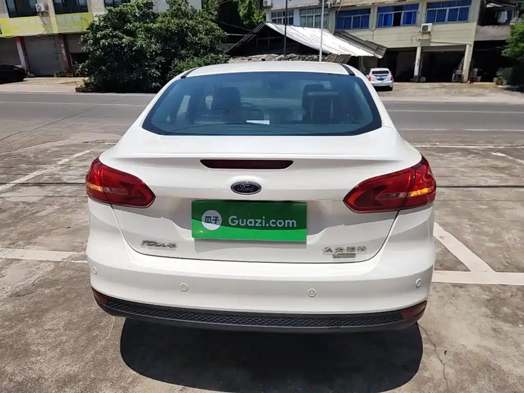 Focus Sedan EcoBoost 125 Manual Super Style