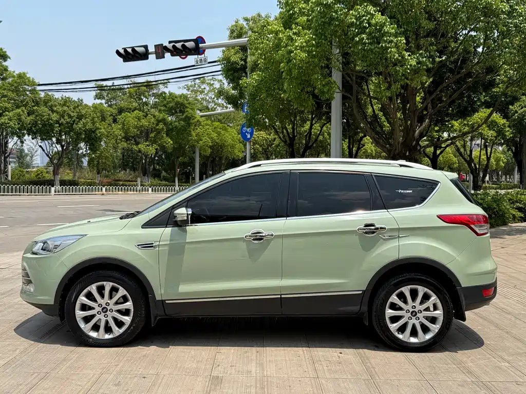 Kuga 1.6 L GTDi 4 WD Elite