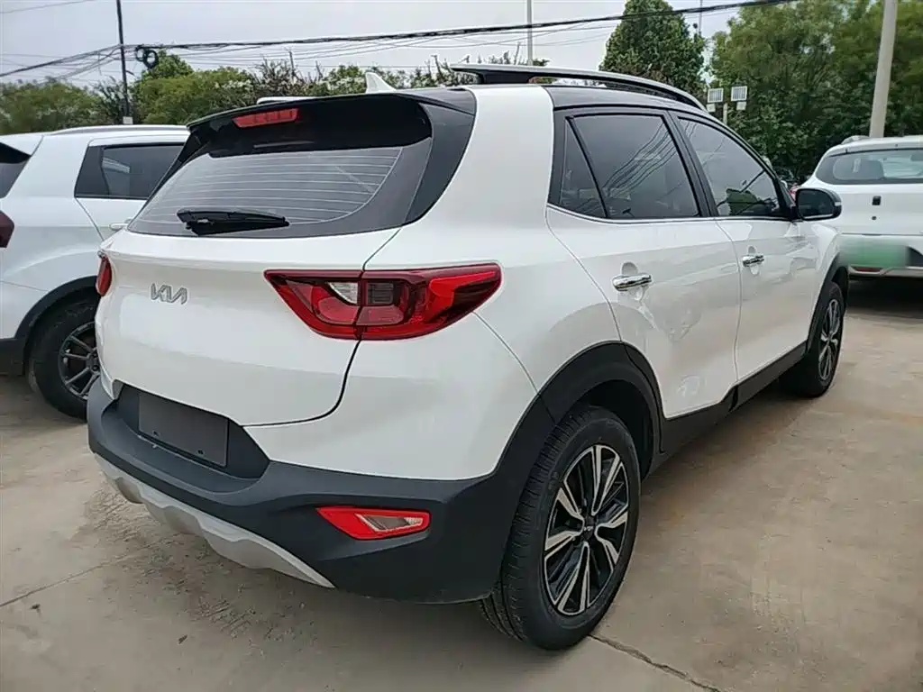 Stonic 1.4 L CVT Fun Enjoyment