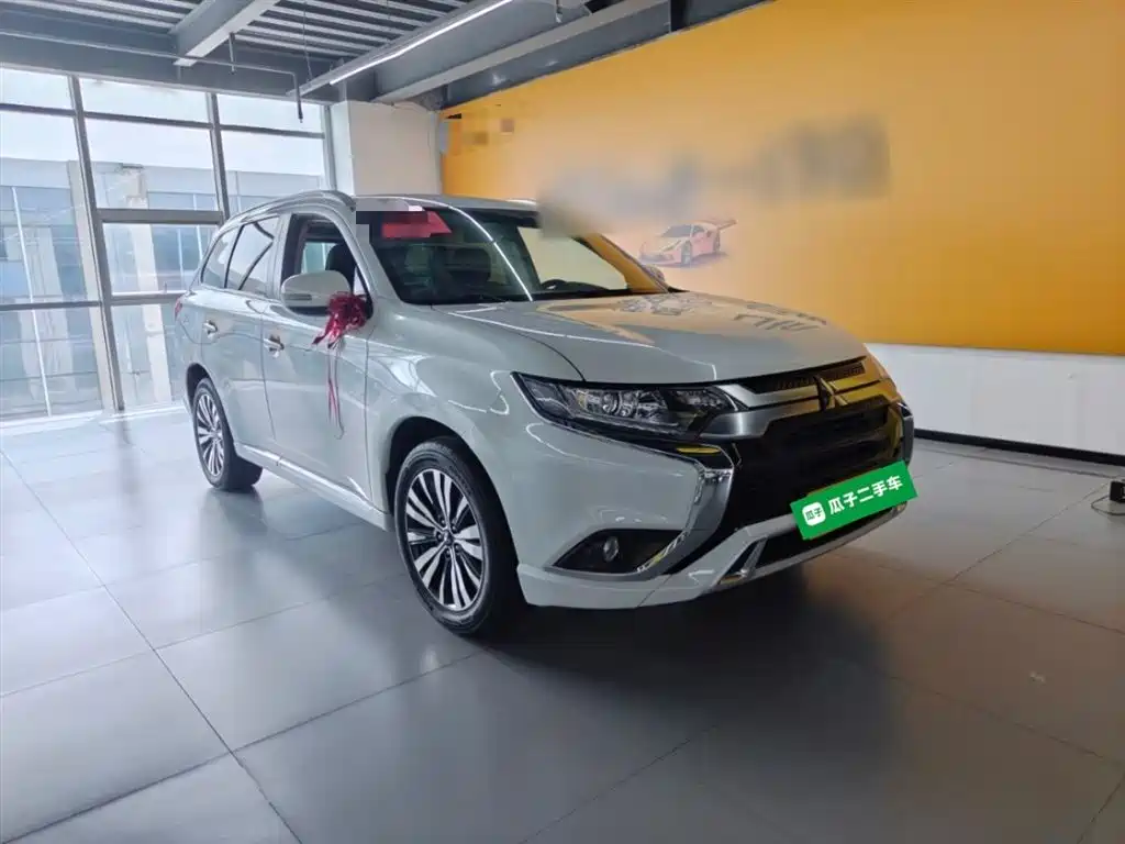 Outlander 2.0 L 2 WD Smooth Enjoyment 5-seat