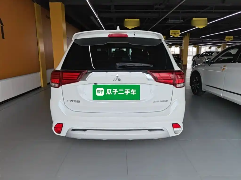 Outlander 2.0 L 2 WD Smooth Enjoyment 5-seat