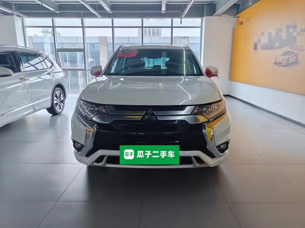 Outlander 2.0 L 2 WD Smooth Enjoyment 5-seat